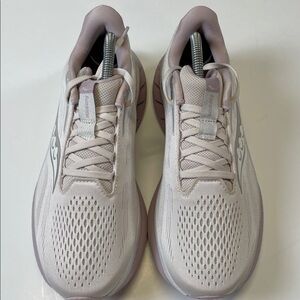 Saucony Women’s Size 9 Running Shoes Lilac Sneakers PWRRUN